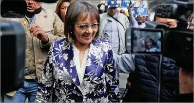  ?? PICTURE: SIPHEPHILE SIBANYONI /AFRICAN NEWS AGENCY (ANA). ?? Patricia de Lille on her way to the Cape High Court where she appeared to challenge the DA’s decision to dismiss her as the City’s mayor.