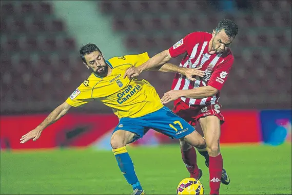  ?? FOTO: PERE PUNTÍ ?? Eloi Amagat ya sabe lo que es disputar un Girona-Las Palmas en Montilivi, pero lo hizo cuando ambos conjuntos estaban todavía en Segunda División