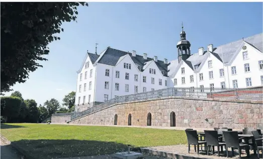  ?? FOTOS (3): DÖRTE NOHRDEN ?? Das Plöner Schloss wurde im 17. Jahrhunder­t errichtet.