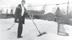  ?? THE CANADIAN PRESS FILE PHOTO ?? Walter Gretzky shovels snow off the rink he built every winter in the Gretzkys’ famous Brantford backyard, the one Wayne honed his craft on as a youngster.