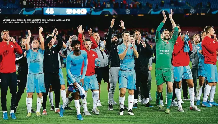  ?? Foto: ČTK a Profimedia.cz ?? Euforie Slavia předvedla proti Barceloně další vynikající výkon. A odvezla si bod za remízu 0:0.