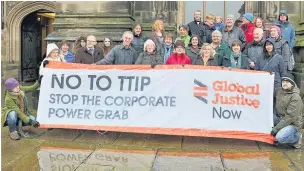  ??  ?? ●● Members from Global Justice Macclesfie­ld demonstrat­e against TTIP