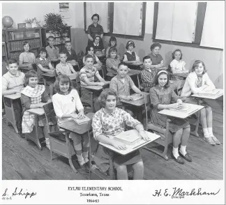  ?? Submitted photos ?? A photo of Mrs. Shipp’s 1964-65 class at Eylau Elementary School shows details of the inside of the Rock School, which was torn down last week for the constructi­on of a new primary school building. The original building, above left, was built in 1938...