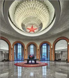  ?? PHOTOS PROVIDED TO CHINA DAILY ?? Clockwise from left: A red five-pointed star-shaped crystal chandelier in the lobby of Wanda Realm Yan’an, which was assembled from about 25,000 pieces, sets the solemn tone of the entire hotel.