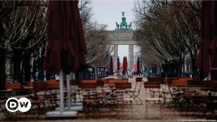  ??  ?? Abandoned cafe chairs and tables are seen on the deserted "Unter den Linden" boulevard in Berlin