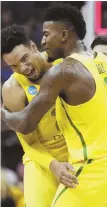  ?? AP PHOTO ?? ELITE PERFORMERS: Oregon’s Dillon Brooks (left) celebrates with Jordan Bell after last night’s victory against Michigan.