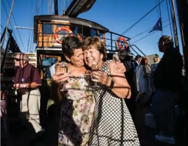  ?? Kristof Vadino ?? Vera Vandyck (links) met haar Amerikaans­e AFS-zus Cindy Duryae (rechts).