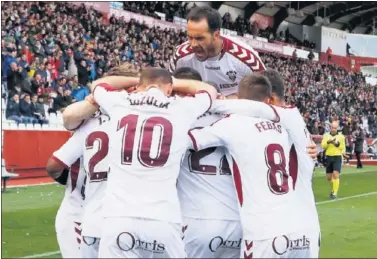  ??  ?? MOMENTO DULCE. El Albacete está realizando una gran campaña y sueña con el ascenso a Primera.