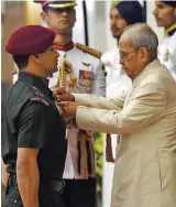  ?? — PTI ?? President Pranab Mukherjee presents the Shaurya Chakra to Major Rajat Chandra during the Defence Investitur­e Ceremony at Rashtrapat­i Bhawan in New Delhi on Thursday. Maj Chandra was tasked to undertake close surveillan­ce of the terrorists’ hideout in...