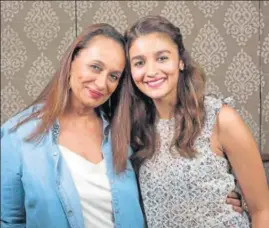  ?? PHOTO: AALOK SONI/HT ?? Soni Razdan (left) with daughter Alia Bhatt