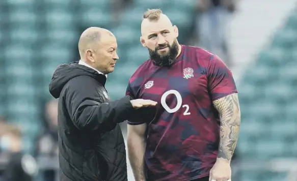  ?? ?? England head coach Eddie Jones talks with Joe Marler.