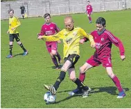  ??  ?? More action from the Jim Duffy Cup Final as a Pitfour player (yellow) strides forward.