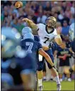  ?? MEDIANEWS GROUP FILE PHOTO ?? LaSalle quarterbac­k Chris Kane (7) releases a pass over North Penn defenders during first-half action on Aug. 31, 2012.