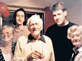  ?? ?? A young Richard Osman (second right) and his family, with maternal grandfathe­r Fred (centre)