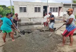  ?? Photo: Nicolette Chambers ?? Ana Tale (first from right) with the New Horizon group members at Natabua Seaside in Lautoka on June 30, 2022.