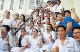  ?? DEEPAK GUPTA/ HT PHOTOS ?? Students of Delhi Public School celebratin­g after the CBSE Class 10 results were declared in ▪Lucknow on Tuesday.