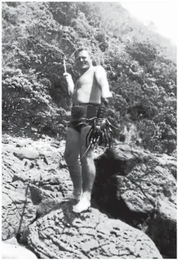  ??  ?? Stewart’s dad
Jim with a crayfish he caught in 1937 in waist-deep
water.