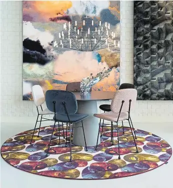  ??  ?? Luca Nichetto hat den den Teppich „Reflection­s Autumn Square“für die Nordic Collection 2019 für Moooi entwofen