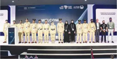  ?? WAM ?? ↑
Salama Bint Mohammed awarded Dubai Police’s Shield of Happiness.