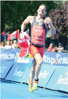  ??  ?? Jeff Symonds “getting ugly” at the ITU Multisport World Championsh­ips, in Penticton in 2017 ABOVE