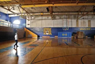  ?? BILL LACKEY / STAFF ?? Springfiel­d City Schools plans to renovate sections of the former Springfiel­d South High School in an $11.2 million project.