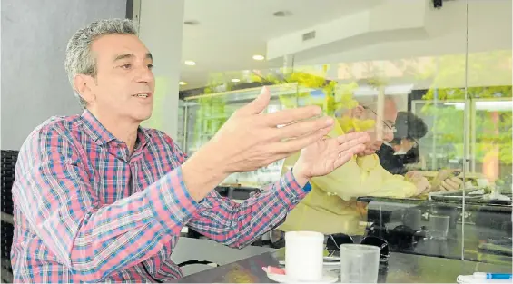  ?? MAURICIO NIEVAS ?? Hípercríti­co. En la charla con Clarín, Randazzo fue muy duro con CFK. “Es soberbia y egoista. Es candidata hace 26 años”.