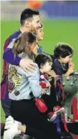  ?? AP ?? Familie Messi beim Feiern.