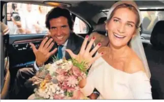  ??  ?? Sibi Montes y Álvaro Sanchís, en su boda, que se celebró en Sevilla el 7 de octubre de 2017.