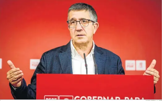  ?? JAVIER ZORRILLA / EFE ?? El portavoz socialista en el Congreso, Patxi López, comparece ayer en Bilbao.