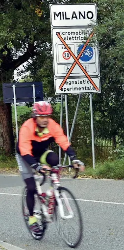  ?? (foto Piaggesi) ?? L’avviso Il nuovo cartello posato in via Airaghi, al confine Ovest