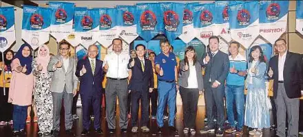  ??  ?? Datuk Seri Tajuddin Atan (sixth from right) with New Straits Datuk Mohammad Azlan Abdullah (right) and sponsors at a press conference on the Bursa Bull Charge capital market charity run 2016 in Kuala Lumpur yesterday. Pic by Mohd Yusni Ariffin