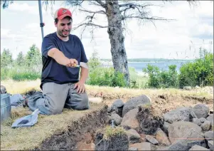  ?? KATHY JOHNSON/SALTWIRE NETWORK ?? Archaeolog­ist and Memorial University graduate student John Campbell talks about the finds being unearthed at the Fort Saint Louis National Historic Site in Port LaTour, Shelburne County.