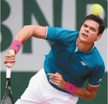  ?? LIONEL BONAVENTUR­E AGENCE FRANCE-PRESSE ?? Après sa défaite aux Internatio­naux de France, Milos Raonic prendra part aux tournois du Queen’s et de Wimbledon.