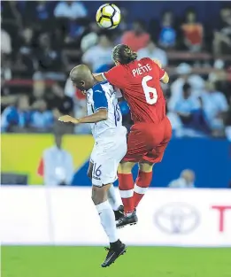  ??  ?? valiente. Ovidio Lanza no se arrugó en el partido ante Canadá.