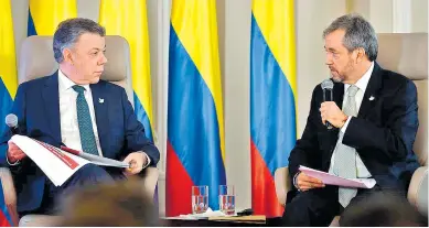  ?? PRESIDENCI­A DE LA REPúBLICA ?? Juan Manuel Santos, presidente de la República, y Mauricio Perfetti, director del Dane.