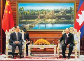  ?? HENG CHIVOAN ?? National Assembly President Heng Samrin (right) meets with Wang Jiarui, head of a Chinese political consultati­on body, in Phnom Penh this morning.