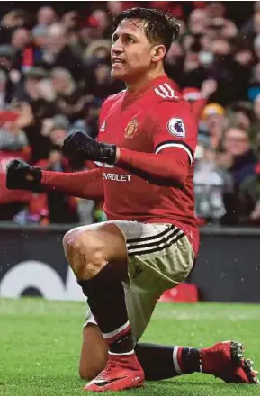  ??  ?? Alexis Sanchez scored his first goal at Manchester United off a rebound from his own saved penalty against Huddersfie­ld last weekend.