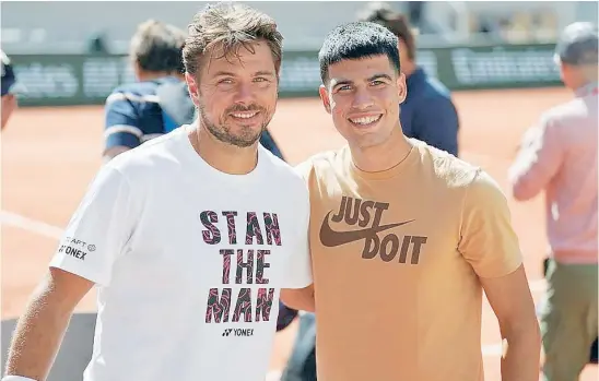 ?? ROLAND GARROS ?? Stan Wawrinka y Carlos Alcaraz entrenaron en las pistas de Roland Garros