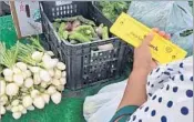  ?? Russ Parsons
Los Angeles Times ?? A SHOPPER PAYS for fresh produce with Market Match at the Adams-Vermont market in Los Angeles.