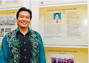  ??  ?? (Gambar kiri) GABRIEL bangga terhadap pengorbana­n yang dicurahkan untuk negara.