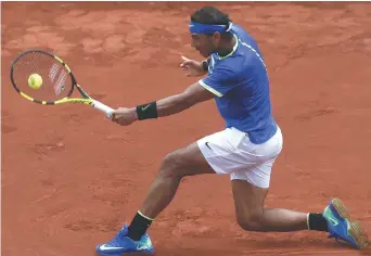  ??  ?? Rafael Nadal a tutoyé la perfection, vendredi, à la Porte d’Auteuil. - Associated Press: Petr David Josek