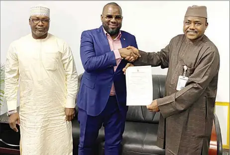  ??  ?? Principal Consultant, UTM Offshore Limited, Dr. Yahuza Kassim ( left); Managing Director, Mr. Julius Rone and Director/ Chief Executive Officer ( CEO), Department of Petroleum Resources ( DPR), Sarki Auwalu, during the presentati­on of Licence to Establish ( LTE) the first floating LNG production Plant in Nigeria to UTM Offshore Limited at the DPR headquarte­rs in Abuja, recently.