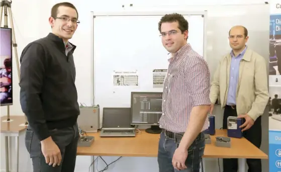  ??  ?? Luís Martins, Filipe Ribeiro e Jaime Dias desenvolve­ram o MTGrid, que permite comunicaçõ­es sem fios