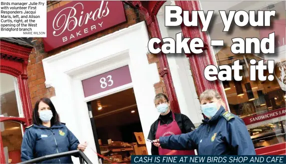  ?? MARIE WILSON ?? Birds manager Julie Fry with volunteer First Responders Jacqui Maris, left, and Alison Curtis, right, at the opening of the West Bridgford branch
CASH IS FINE AT NEW BIRDS SHOP AND CAFE