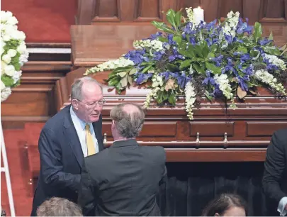  ?? SHELLEY MAYS / THE TENNESSEAN ?? Sen. Lamar Alexander pays his respects to Sen. Douglas Henry’s family members during Henry’s funeral service Friday at the Downtown Presbyteri­an Church in Nashville.