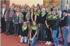  ?? FOTO: LANDRATSAM­T ?? Die Teilnehmer des erfolgreic­hen Auftakttre­ffens des Fairtrade-Netzwerks Landkreis Biberach im großen Sitzungssa­al des Landratsam­ts Biberach.