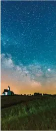  ?? Foto: Peter Komka/MTI/dpa ?? Ein Blick in den Sternenhim­mel ist im‰ mer schön. Auf diesem Bild kannst du als hellen Punkt den Jupiter sehen. Heute Abend gibt es am Himmelszel­t ein besonderes Spektakel zu beobachten.