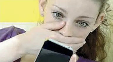 Selfie osè, decine di ragazzine nude sul web commenti volgari ...