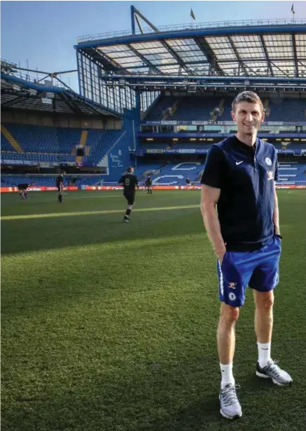  ??  ?? CHELSEA-ANSATT: Tore André Flo har fortsatt Chelsea som arbeidsgiv­er. Her på Stamford Bridge før en sponsorka