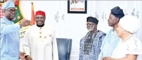  ?? ?? Oyo State Governor, Seyi Makinde ( left); National Chairman, People’s Democratic Party ( PDP) Board of Trustees ( BOT), Adolphus Wabara; Shuabu Oyedokun; Saka Balogun and Remi Kuku, during a visit to the governor in Ibadan… yesterday.